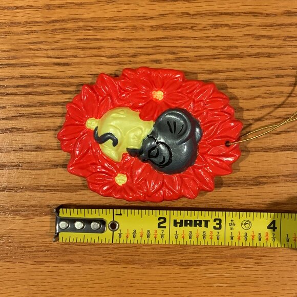 VINTAGE HANDMADE CERAMIC CHRISTMAS ORNAMENT, MOUSE SLEEPING ON POINSETTIAS - Picture 3 of 4